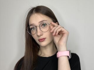 camwhore masturbating with dildo LatriciaSuet