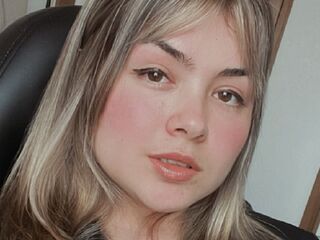 naked cam chatroom LauBee