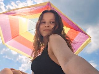 camwhore shaving pussy LauraJulian