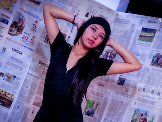 topless camgirl LayraNoir