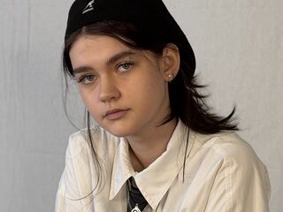 hot naked cam girl LeannMolineaux