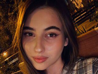 camgirl masturbating with vibrator LeiaFrost