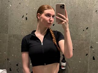 camwhore masturbating with vibrator LessieNunz