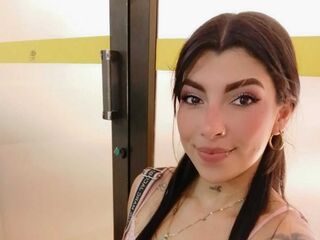 kinky video chat performer LesslyKity