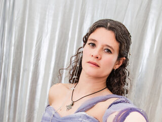 masturbating webcamgirl LiaRoms