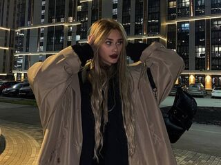 naked camgirl LizaKitchin