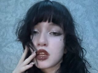 topless webcamgirl LouisePerrish