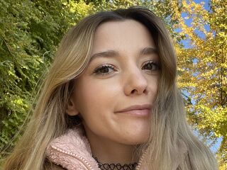naked girl with webcam masturbating with sextoy LunariaVelvet