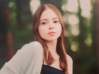 topless webcamgirl MaileKnipe