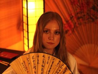 nude cam picture MandiKressierer