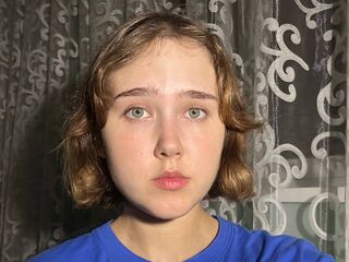 shaved pussy webcam MariaSavastru