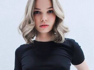 nude webcamgirl pic MarielMessina