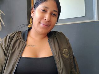 naked camgirl masturbating with dildo MelanyTwist