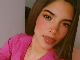 camgirl fingering bald pussy MeliJhonson