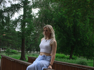 hot cam girl fingering shaved pussy MelisaMokriski