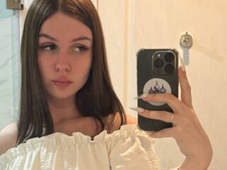 hot cam girl masturbating with vibrator MiaRioti