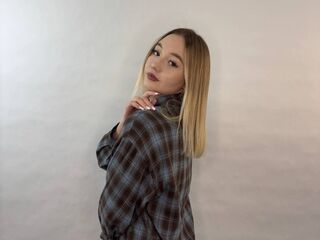 naughty camgirl masturbating with vibrator NatashiaStrevell