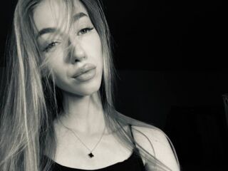 fingering camslut NikkiTenerovich