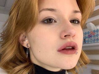 camslut naked NishaRayo