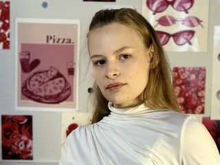 webcam show RaeannCeronsky