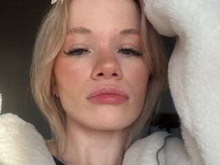 cam girl chatroom RenitaKoo