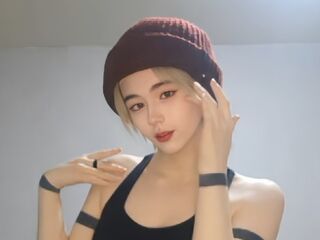hot striptease cam RoxannCobio