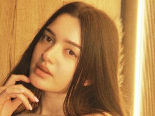 masturbating camgirl SavannahHoward