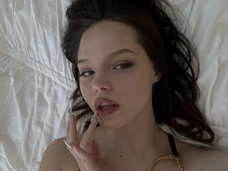 camslut fingering shaved pussy SelenaNoelle
