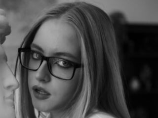 free webcam chatroom SheliaEdwards