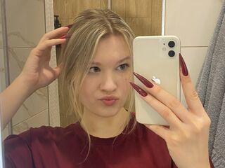 fingering webcamgirl picture SkyeDavi