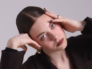 hot strip tease web cam SophiaCurlam