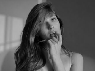 camwhore masturbating with dildo SophieLix