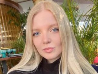masturbating cam girl SweetAnny
