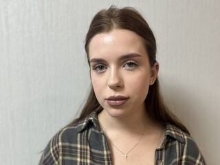 girl topless TiniBoyd