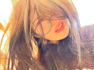 camgirl playing with sextoy ToriTrevino