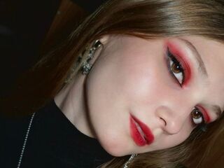cam girl playing with vibrator TracieLauseng