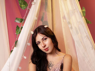 naked camgirl masturbating with vibrator ValeryBeaumont