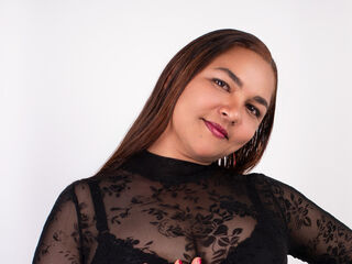 girl showing tits VivianMoreau