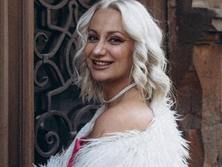 live striptease WilsonAvery