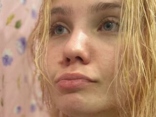 hot webcam video YallyGreen