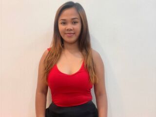 camgirl playing with dildo YenMendoza